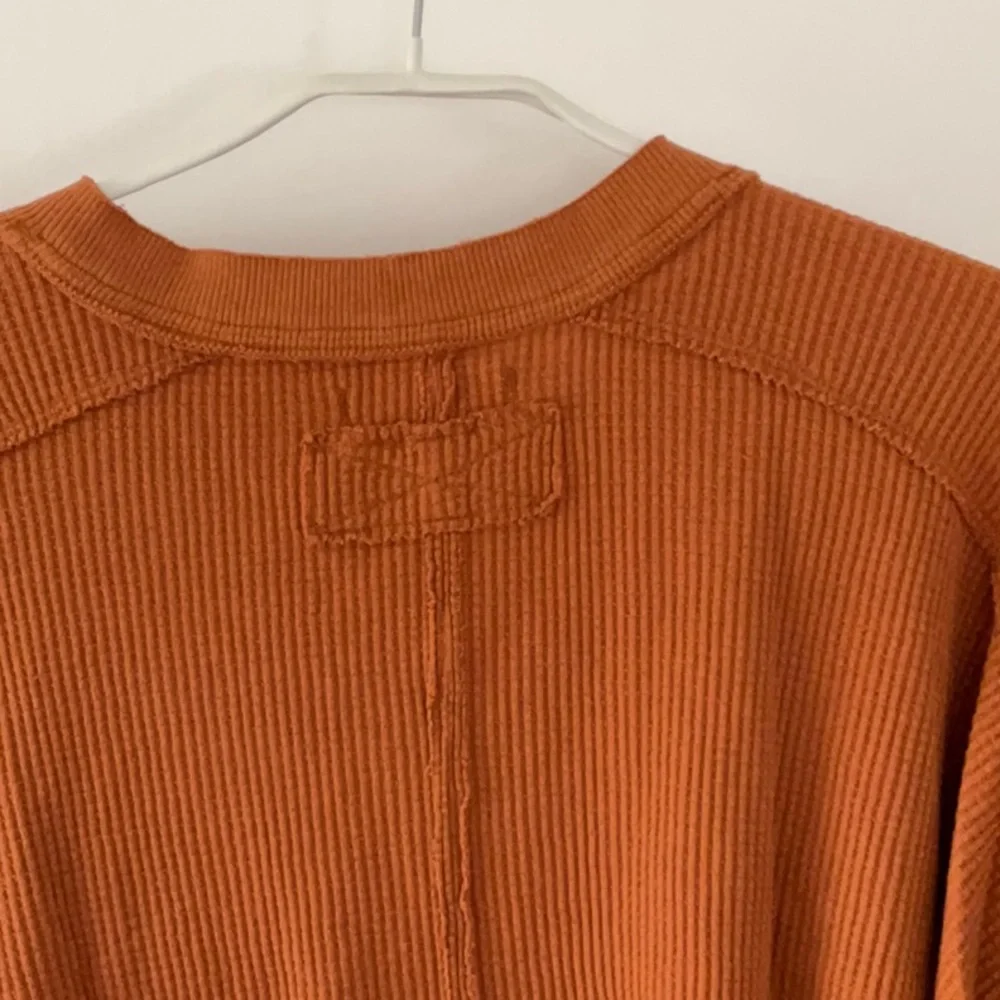 Free PEOPLE Women’s Rust Long-Sleeve V-Notch Pullover Top